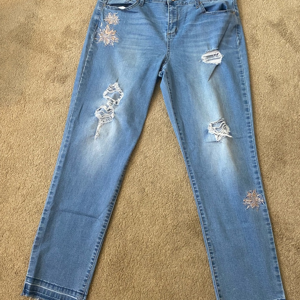 Libby Edelman Women’s Light Blue Distressed Embroidered Jeans